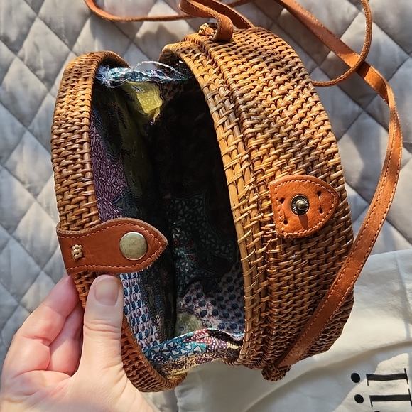 Amerii Woven Cross-Body Bag - Picture 4 of 8